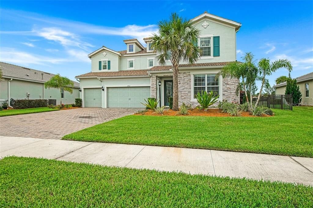 Property Photo: 11913 Blue Hill Trail FL 34211