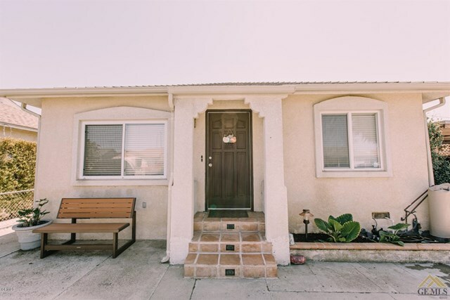 Property Photo:  424 W Cedar Street  CA 93033 