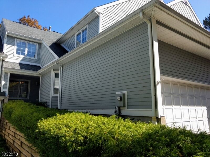 Property Photo: 8 Hixson Ct NJ 07045