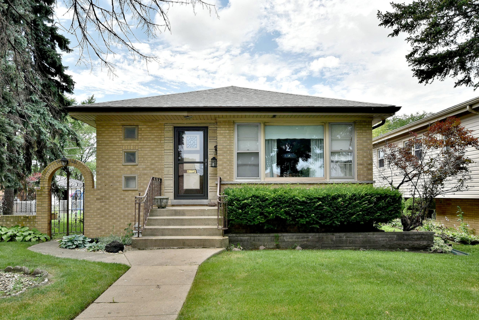 Property Photo:  3606 Hawthorne Street  IL 60131 