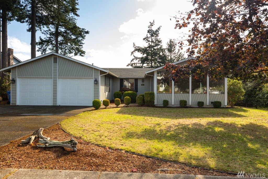 Property Photo: 537 NW Columbia WA 98277