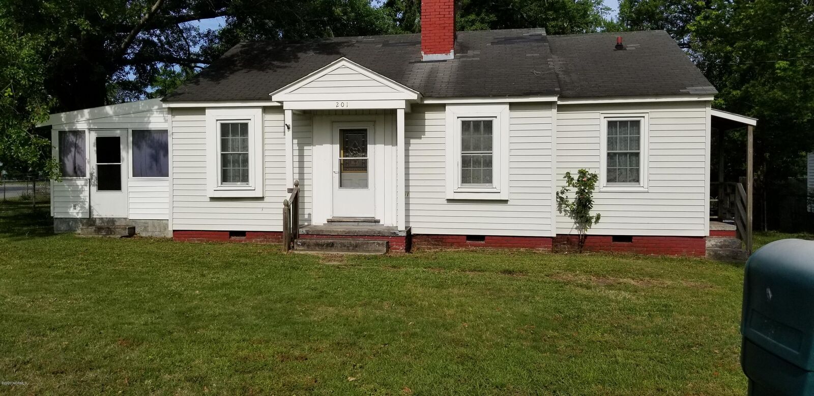 Property Photo: 201 E Bayshore Boulevard NC 28540