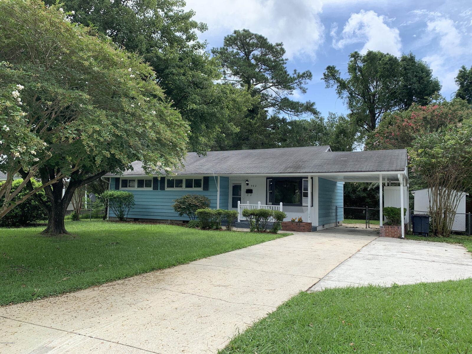 Property Photo:  902 Davis Street  NC 28540 