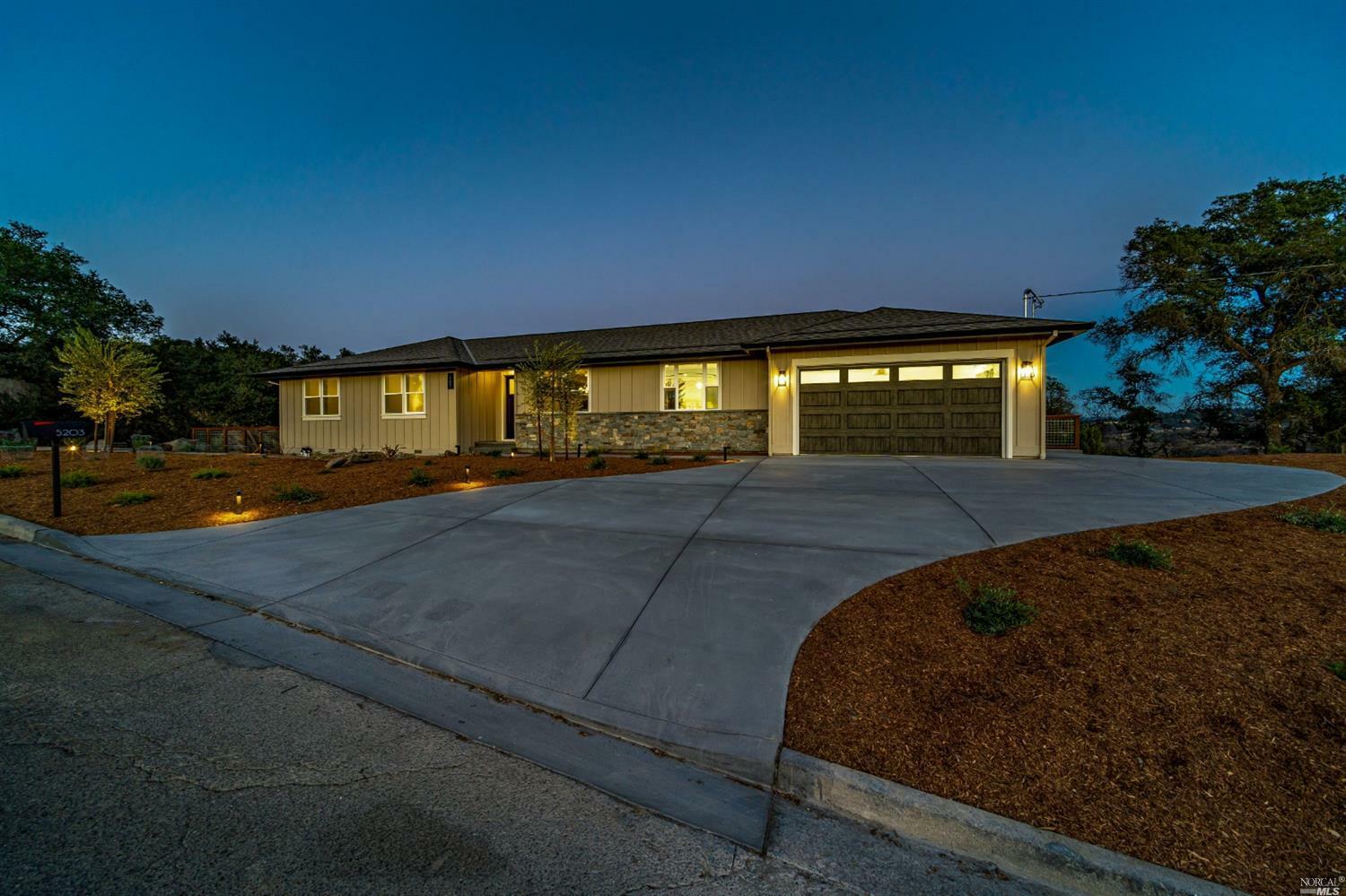 Property Photo:  5203 Vista Grande Drive  CA 95403 