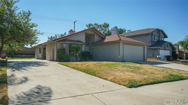 Property Photo:  26437 Walker Pass Drive  CA 92555 