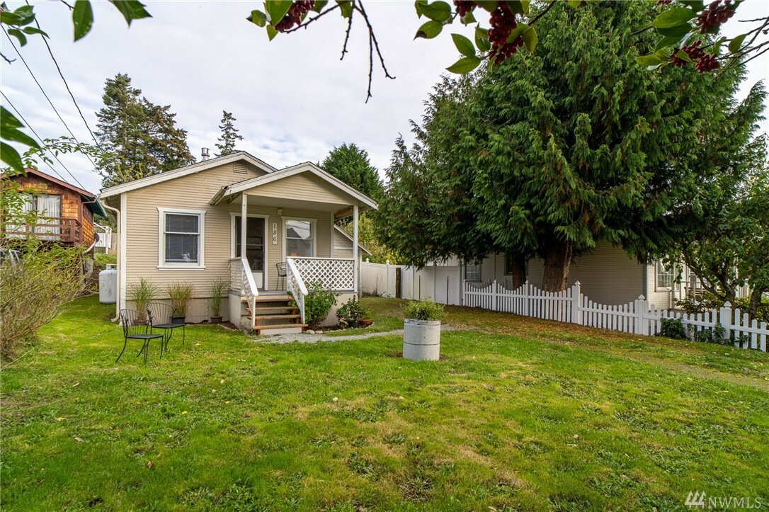 Property Photo:  186 N Sunset Dr  WA 98282 