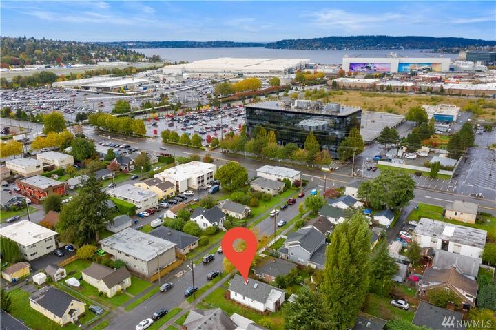 Property Photo: 520 Wells Ave N WA 98057