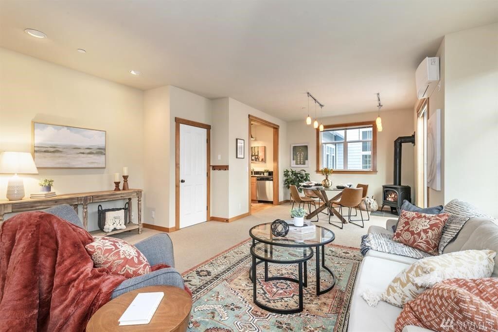 Property Photo:  115 Hall Brothers Lp NW 204  WA 98110 