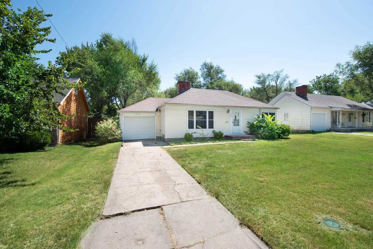 Property Photo: 632 Sylvan Ln KS 67218