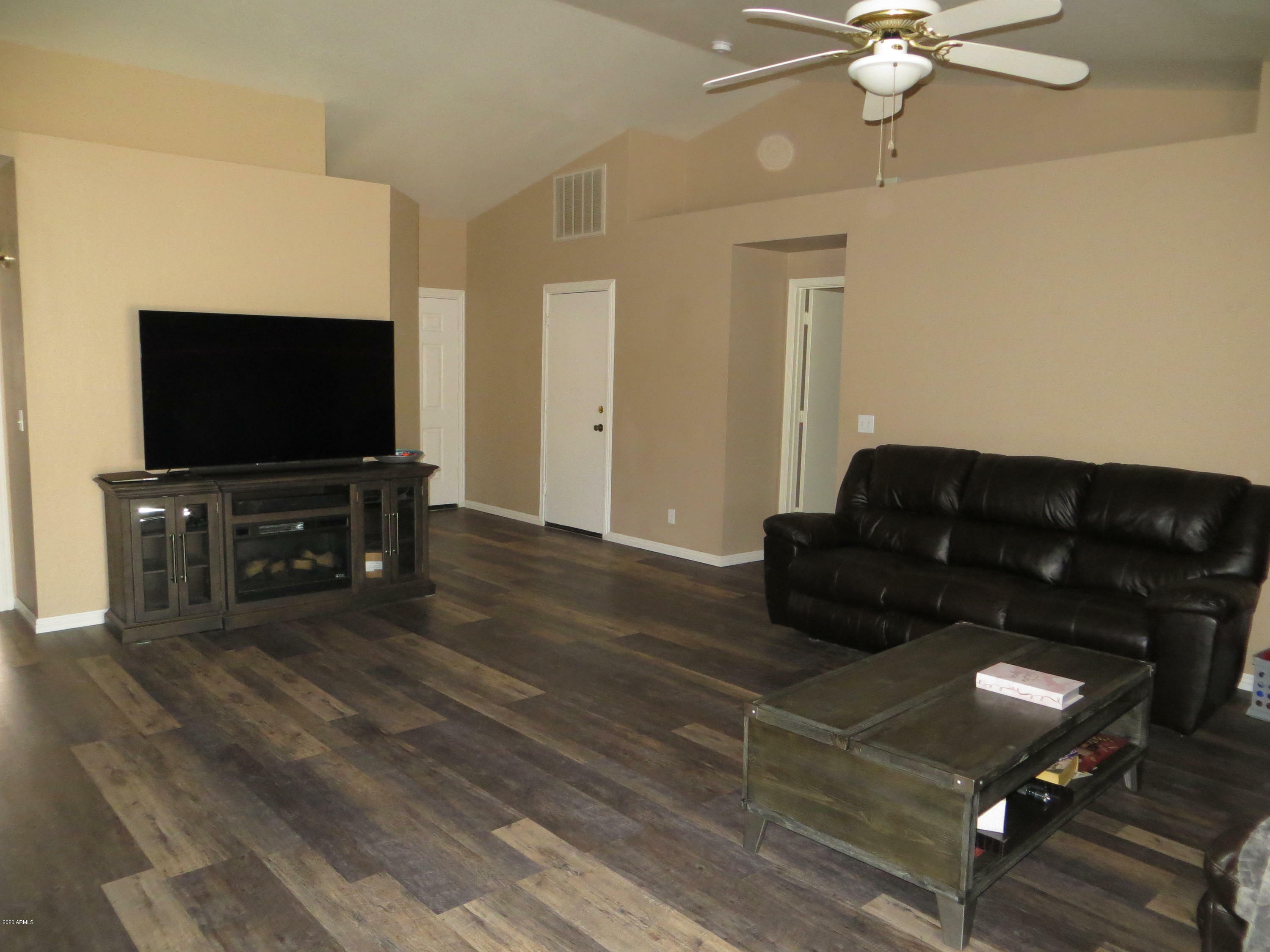 Property Photo:  952 W Mesquite Avenue  AZ 85120 