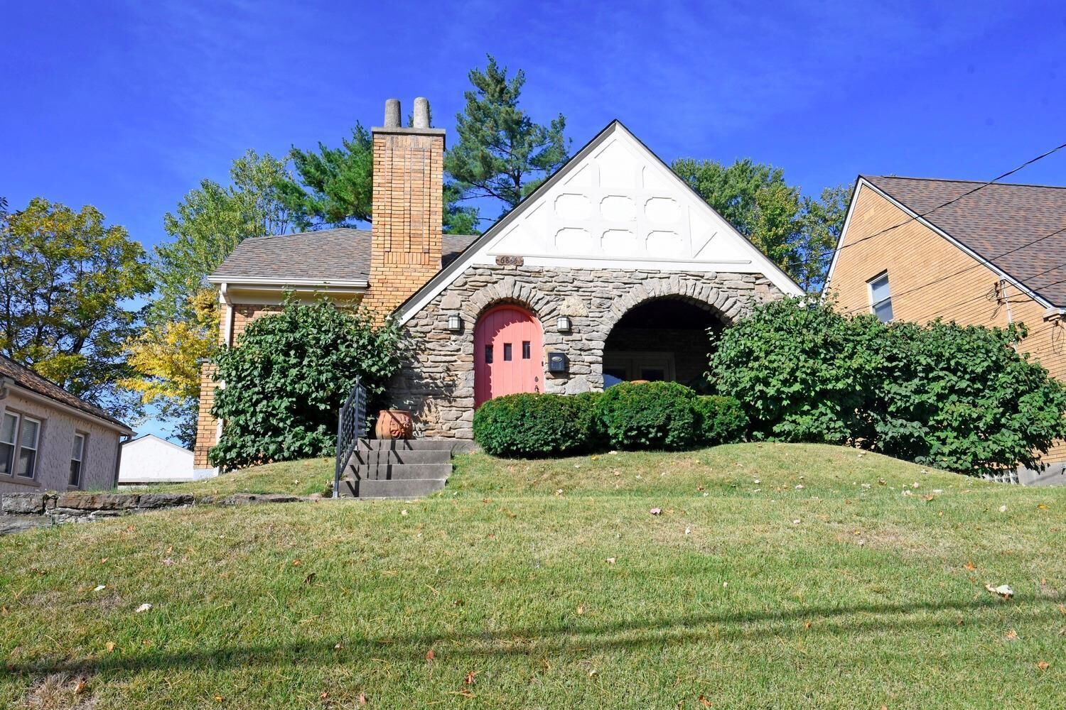 Property Photo:  6855 Elwynne Dr  OH 45236 
