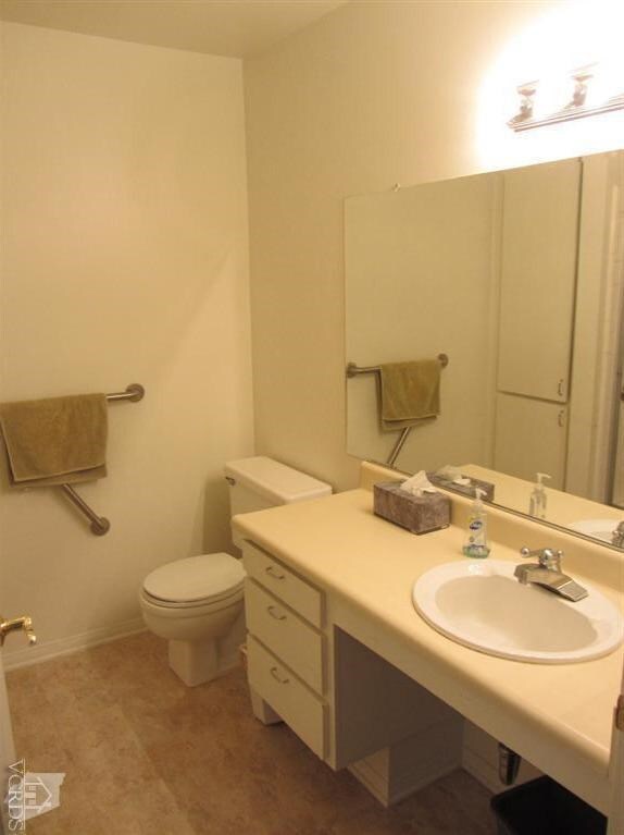 Property Photo:  327 Chestnut Hill Court 25  CA 91360 