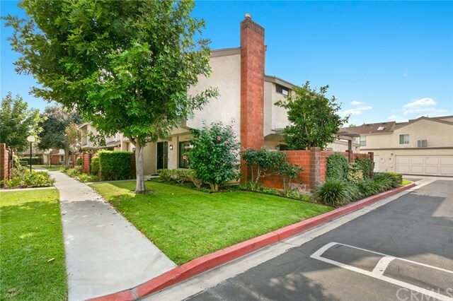 Property Photo:  915 W Lamark Lane  CA 92802 