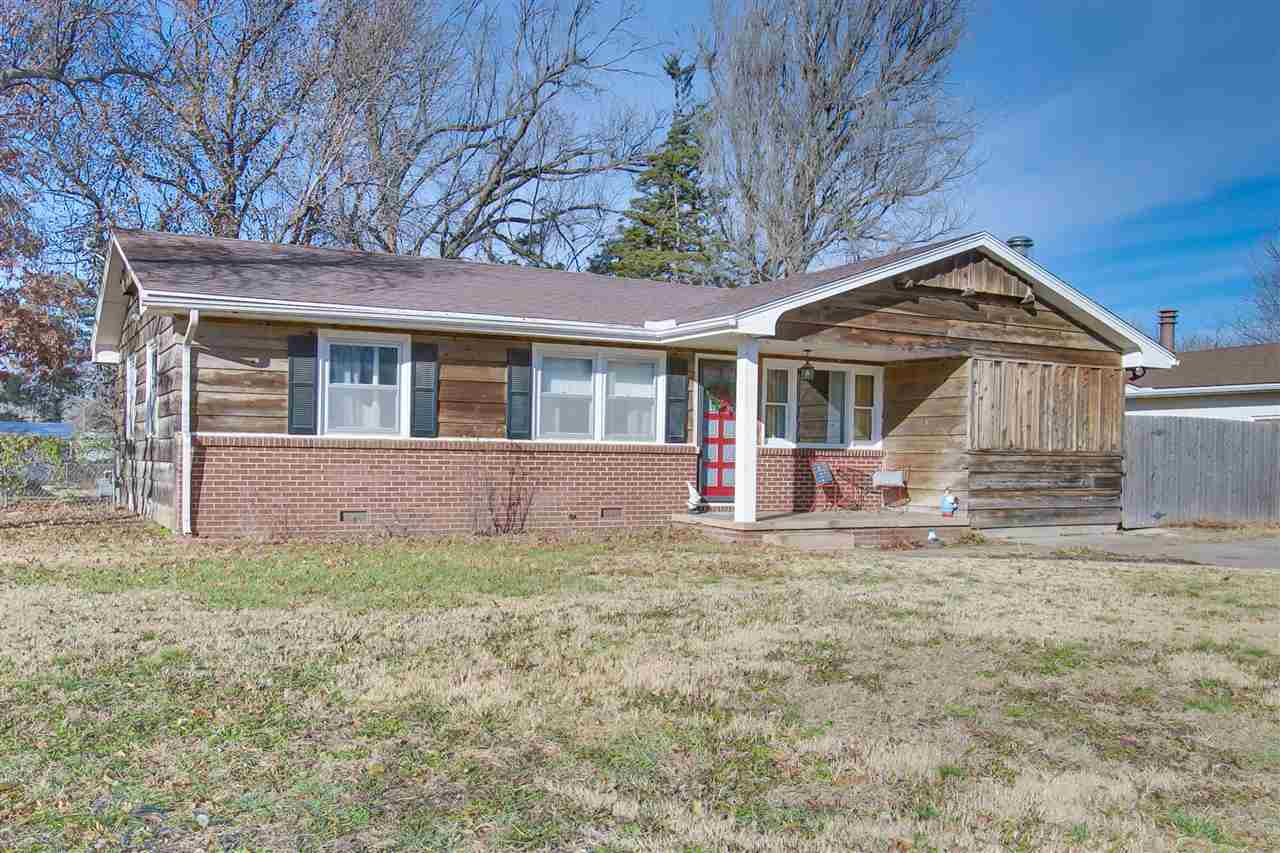 Property Photo: 635 S Queen KS 67101-9666