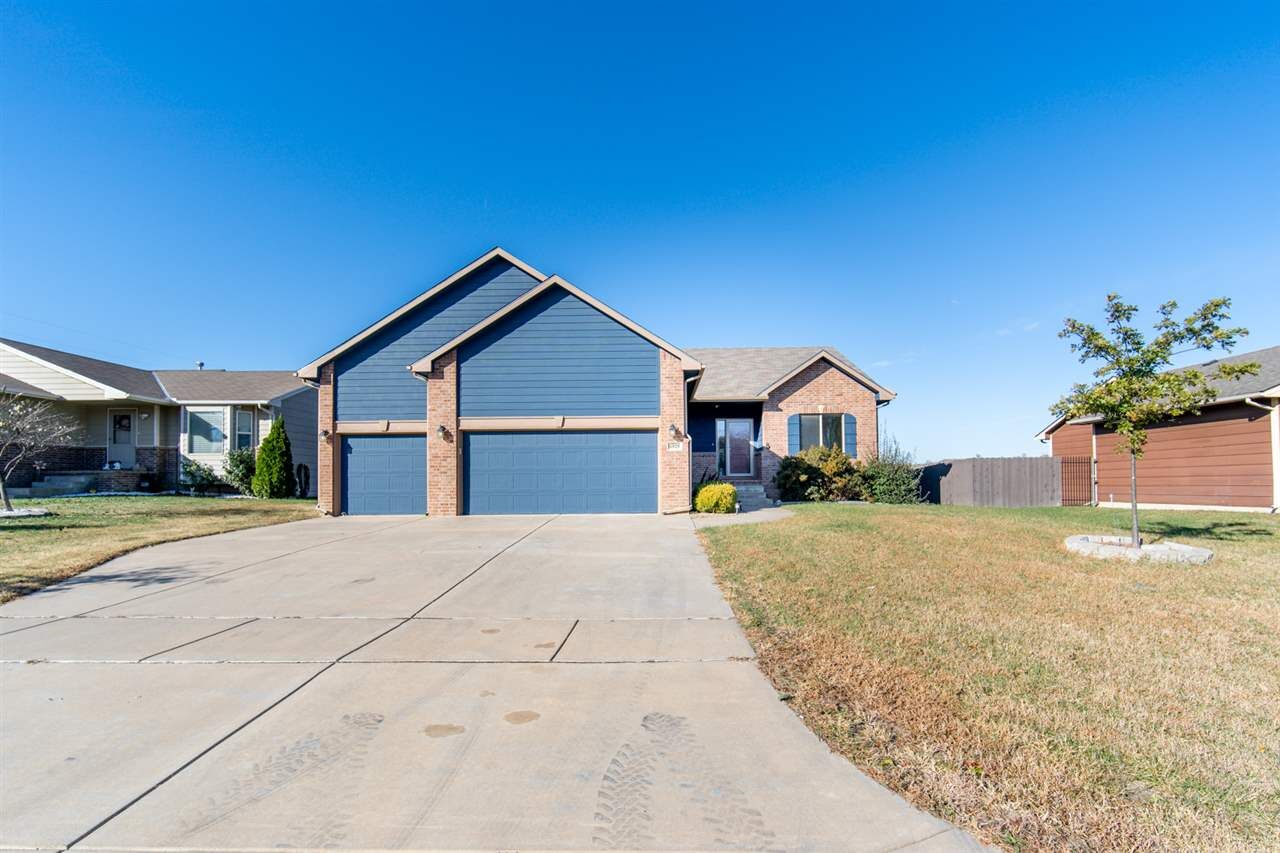 Property Photo: 6925 N Grove St KS 67219