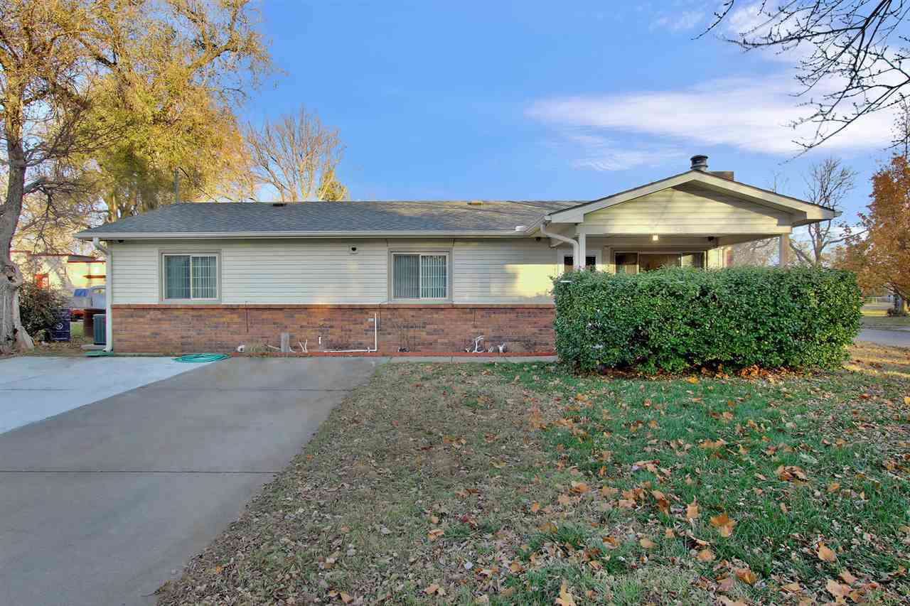 Property Photo:  746 N Custer St  KS 67203 