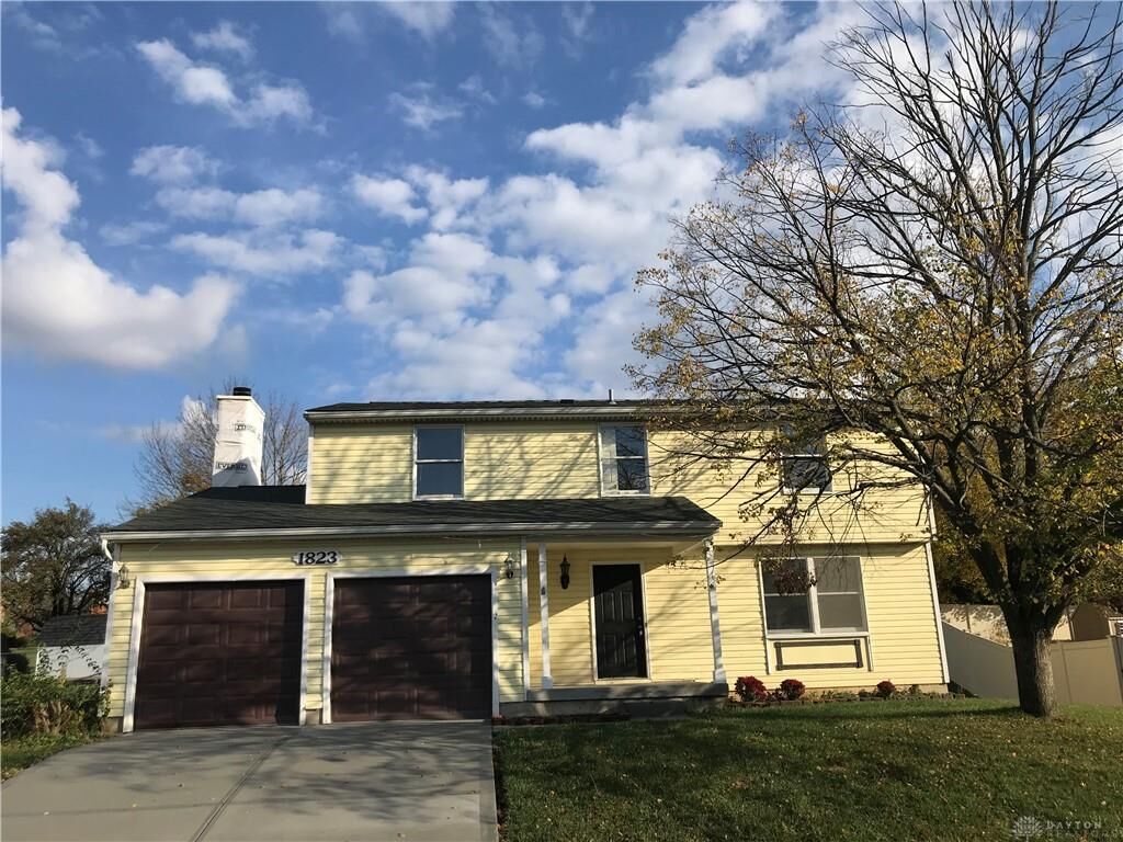 Property Photo:  1823 Lord Fitzwalter Drive  OH 45342 
