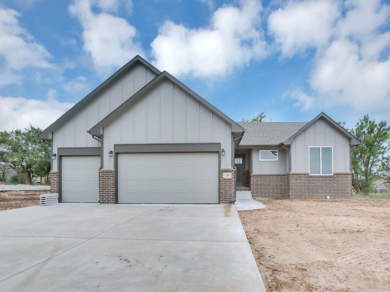 Property Photo:  919 E Freedom  KS 67037 