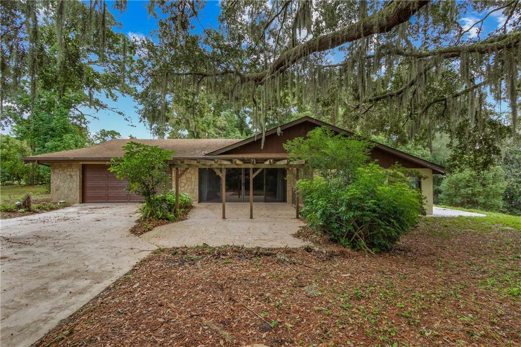 Property Photo:  18850 Bates Avenue  FL 32736 