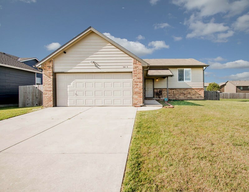 Property Photo: 5415 S Elmhurst Cir KS 67216