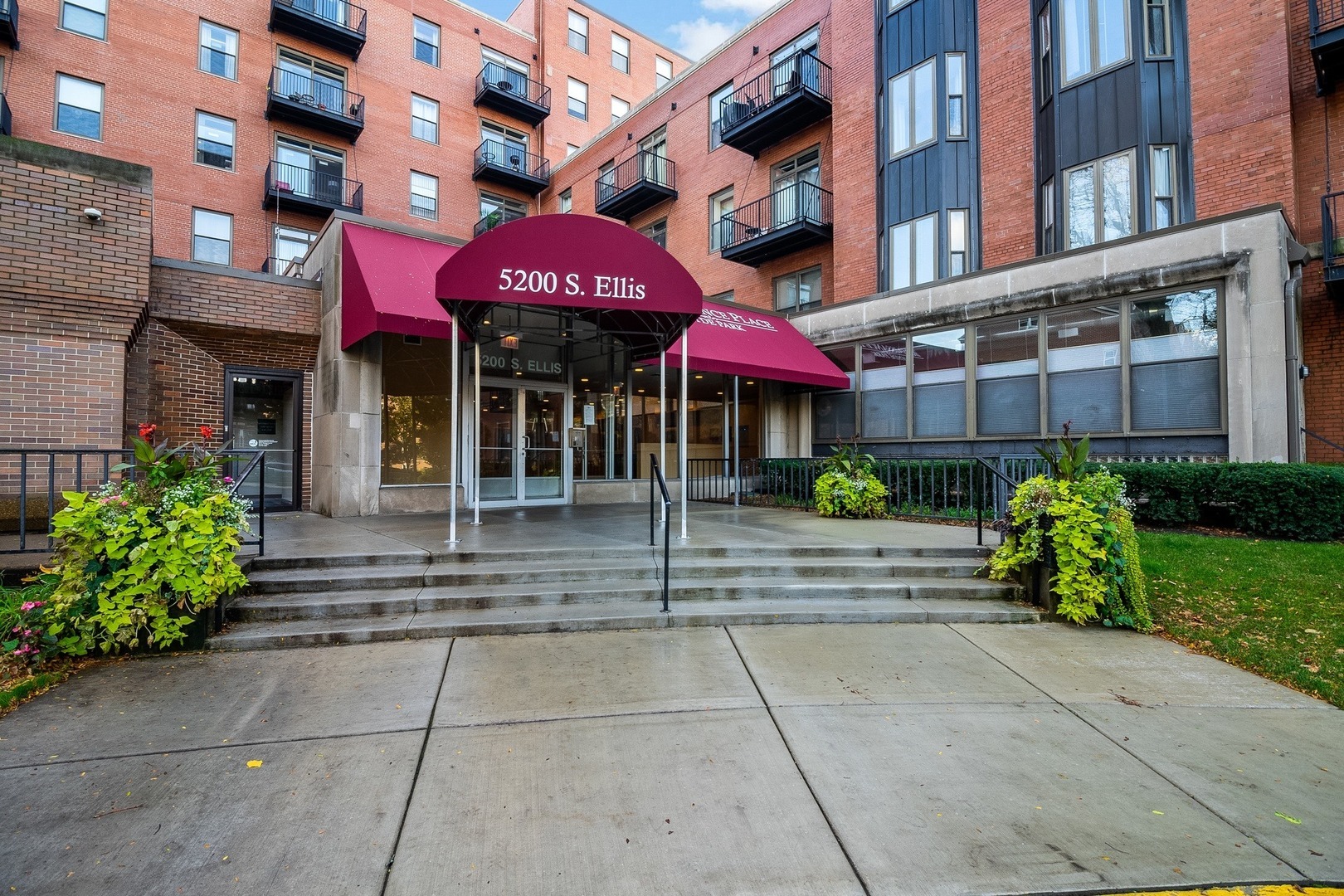 5200 S Ellis Avenue 210  Chicago IL 60615 photo