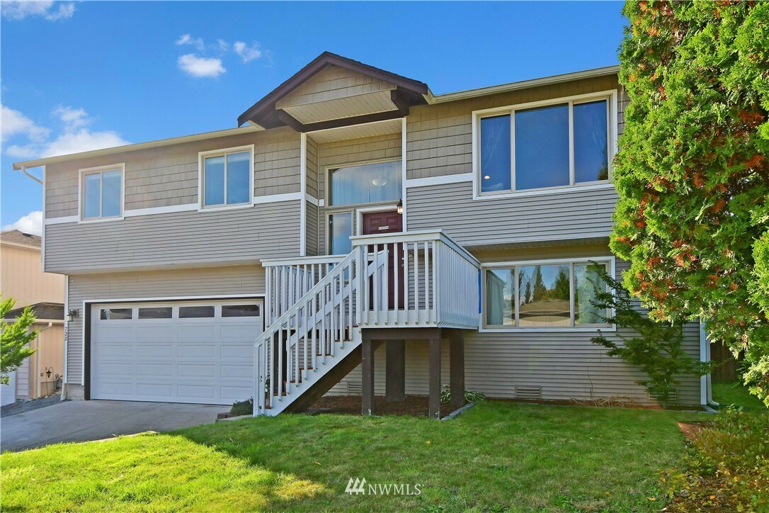 Property Photo:  722 89th Avenue SE  WA 98258 