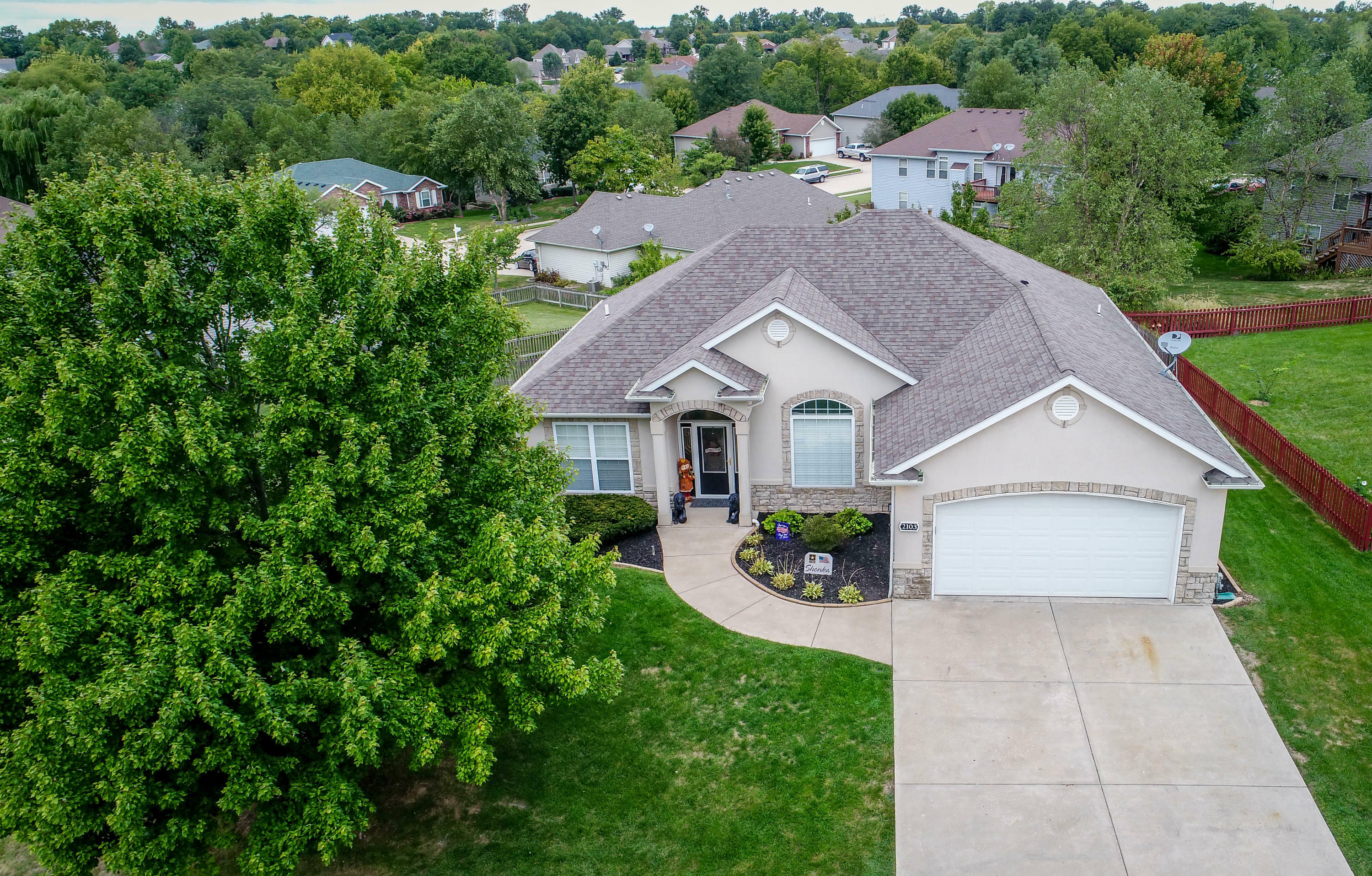 Property Photo: 2103 Millay Dr MO 65202