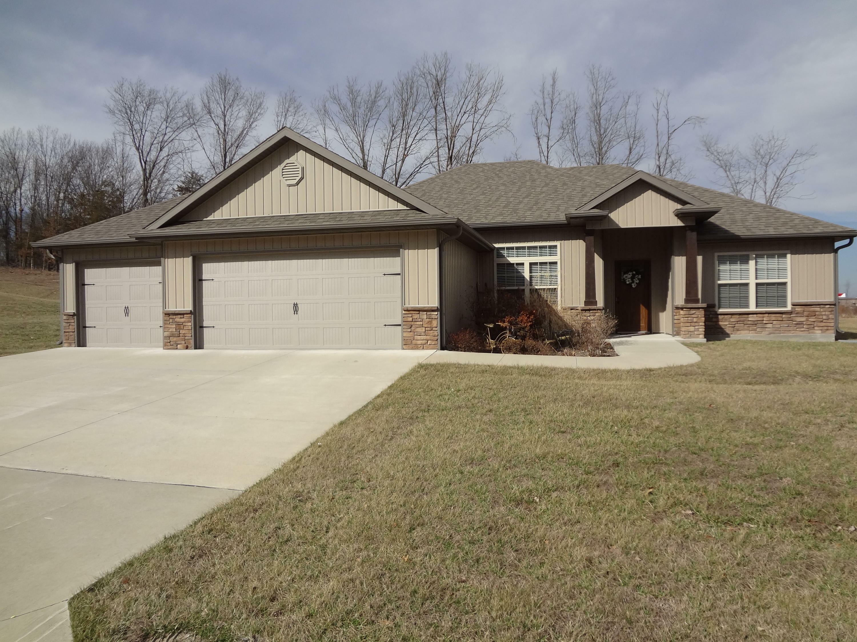 Property Photo: 525 E Honey Ln MO 65202