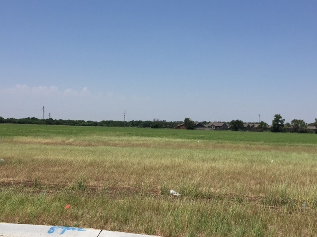 Property Photo: 1613 N Stout Cir KS 67235