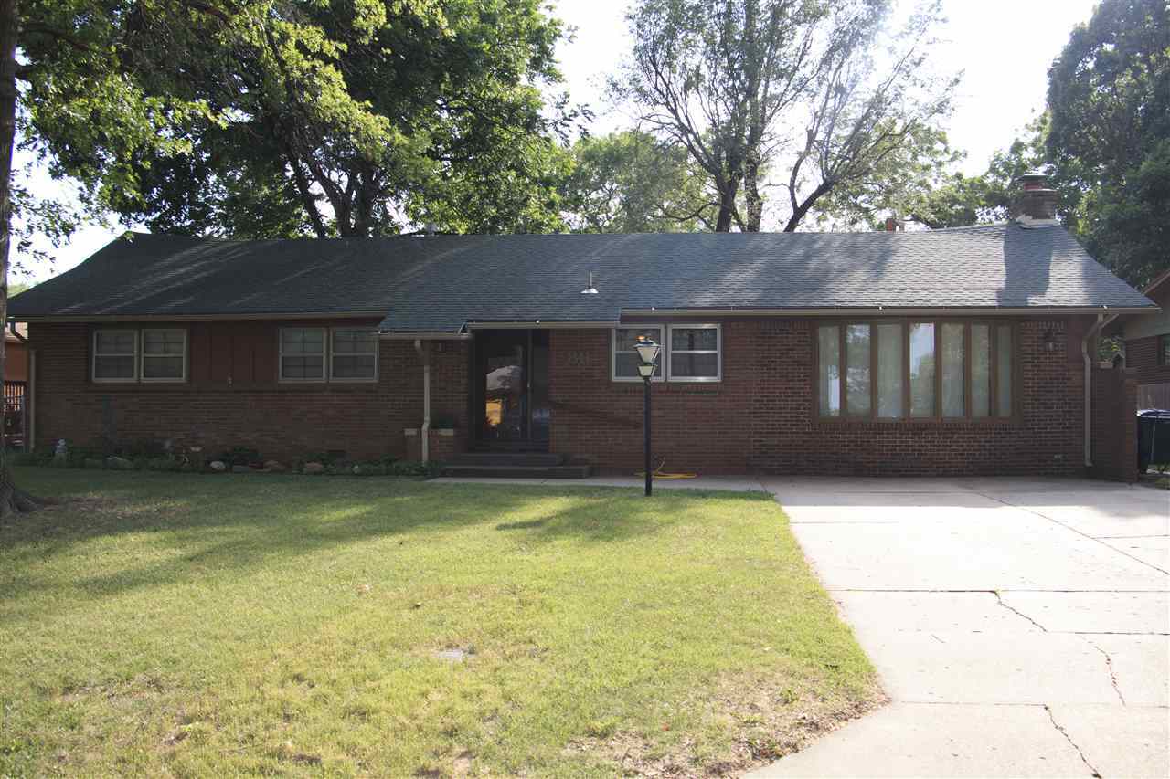 Property Photo:  811 N Maus Ln  KS 67212 