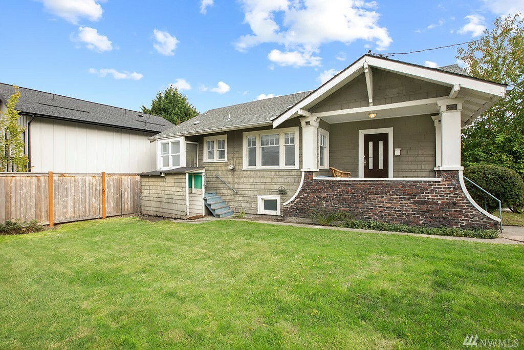 Property Photo:  2258 N 54th St  WA 98103 