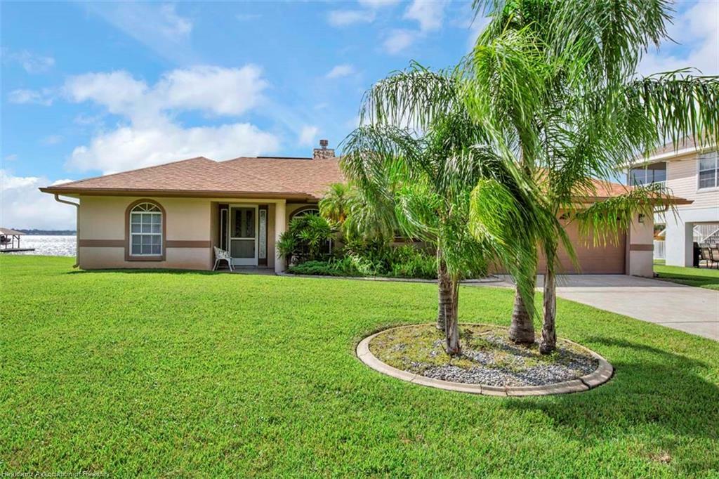 Property Photo:  2215 Manatee Drive  FL 33870 