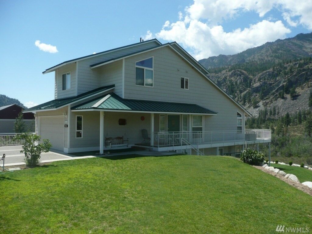 Property Photo:  12 Long Dr  WA 98846 