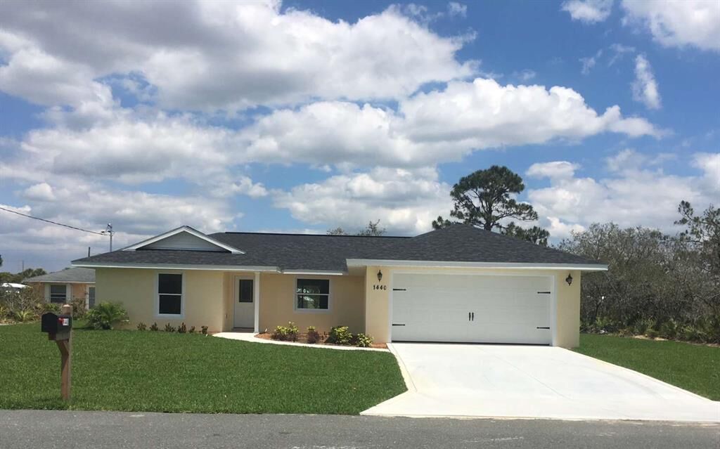 Property Photo:  1440 Hillman Avenue  FL 33872 