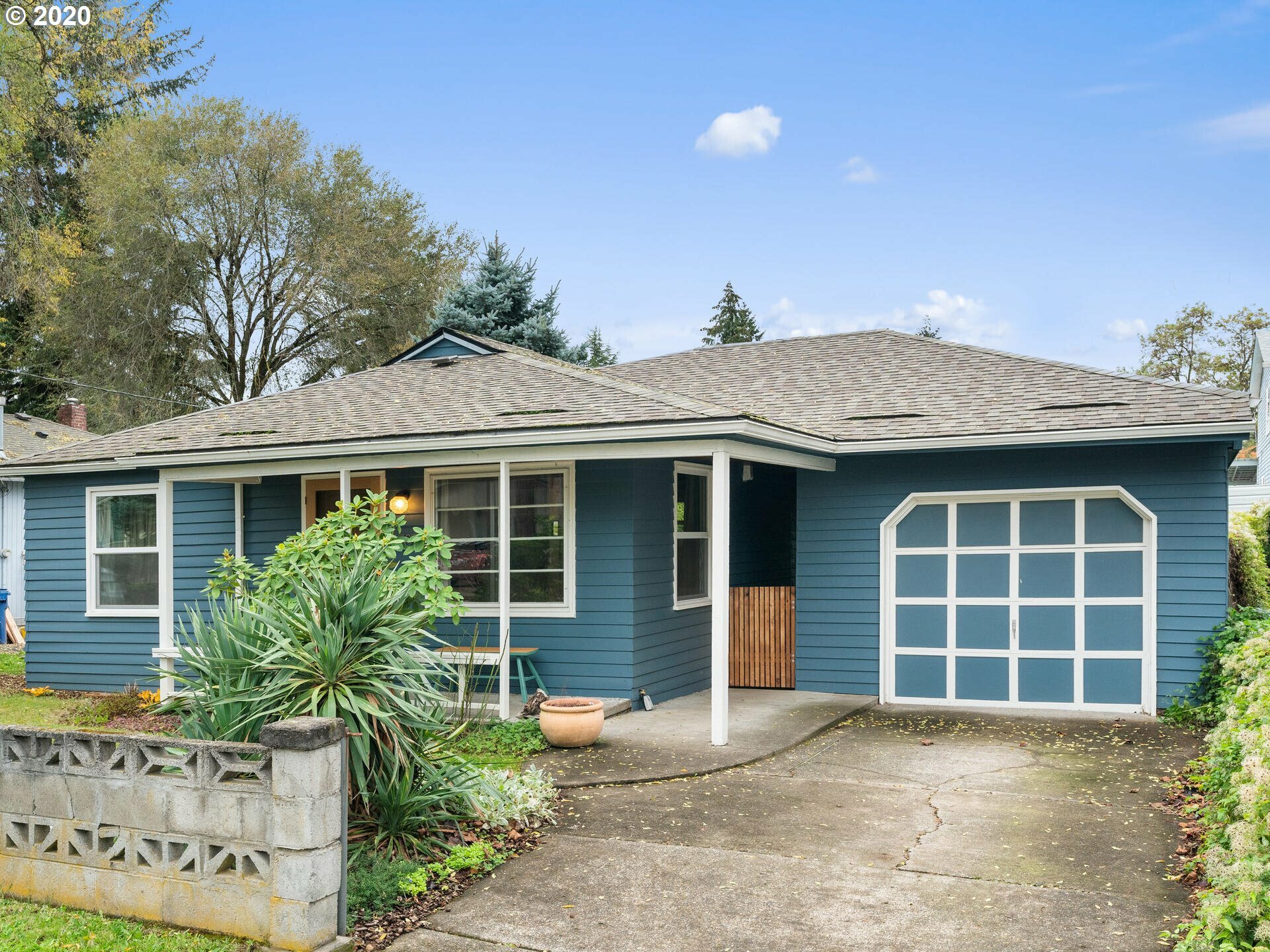 Property Photo:  7707 SE 66th Pl  OR 97206 