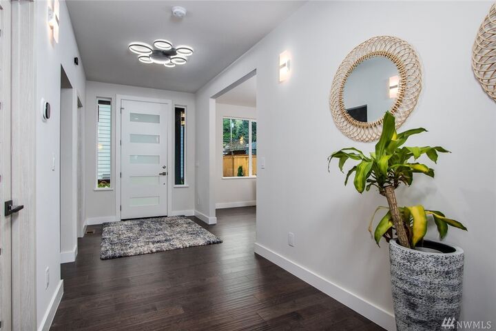 Property Photo:  15018 SE 44th St  WA 98006 