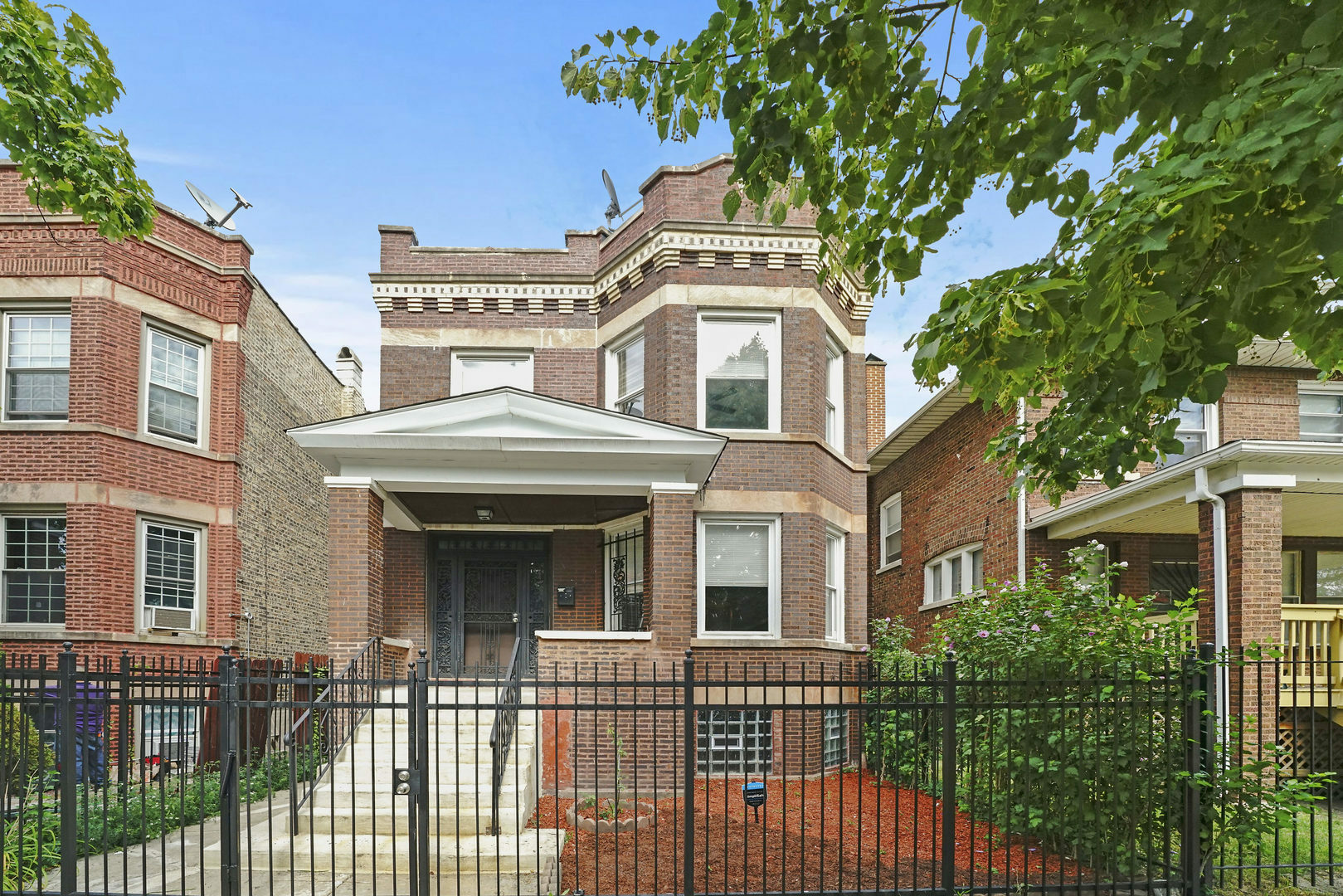 Property Photo: 5919 S Maplewood Avenue 1 IL 60629