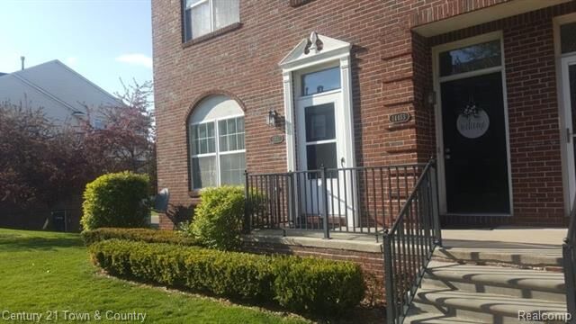 Property Photo:  14447 Vauxhall Drive 104  MI 48313 