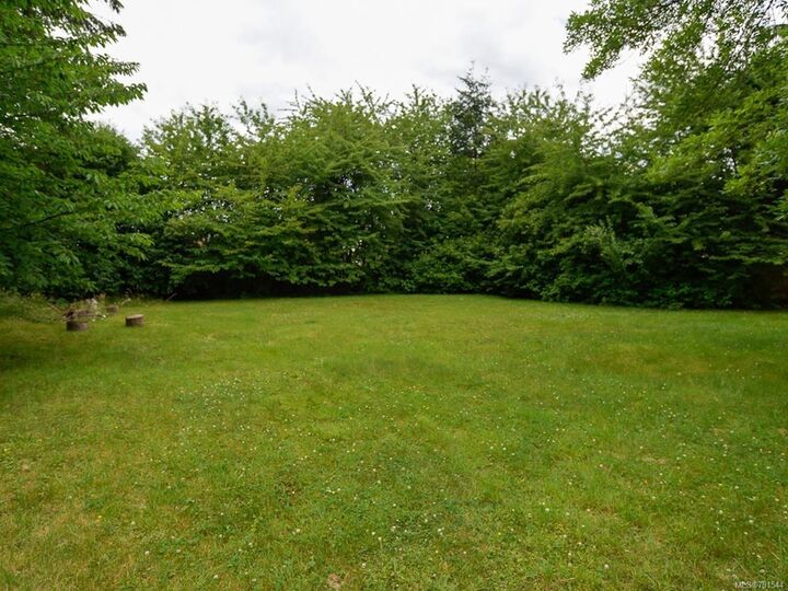 Property Photo: 1655 20th St BC V9N 2G3