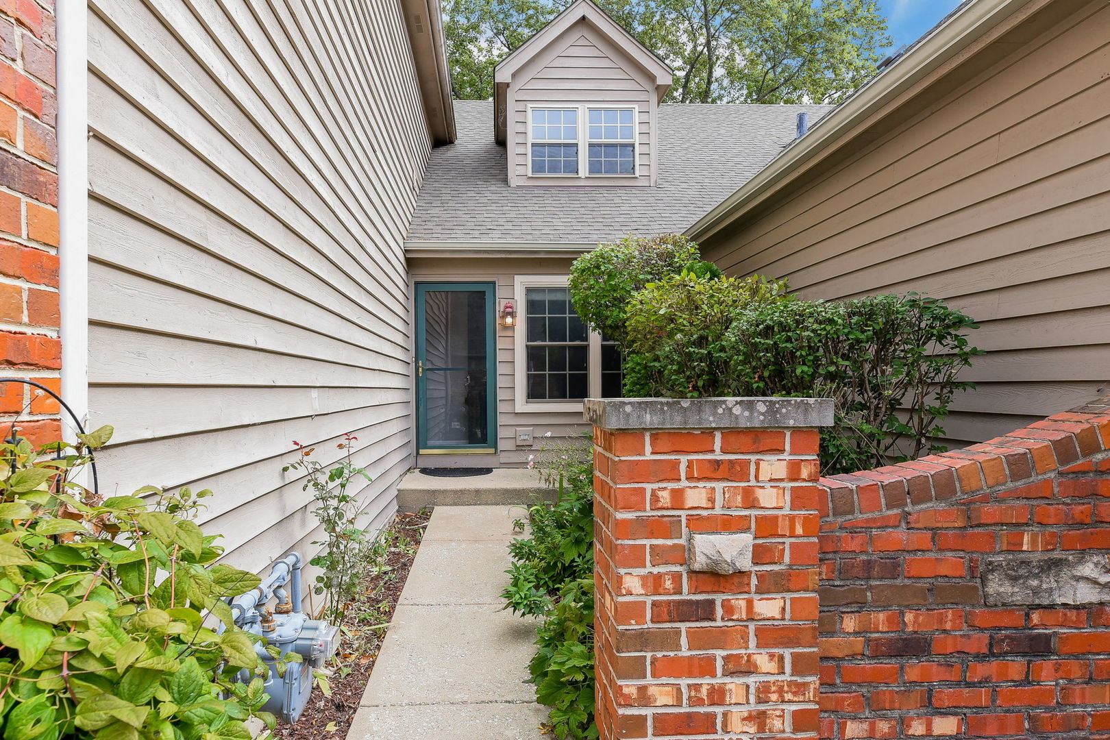 Property Photo:  1277 Oakleaf Court  IL 60506 