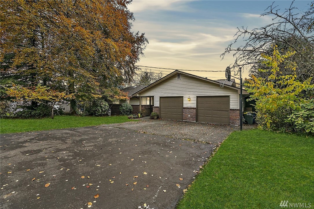 Property Photo: 711 21st Ave SW WA 98371