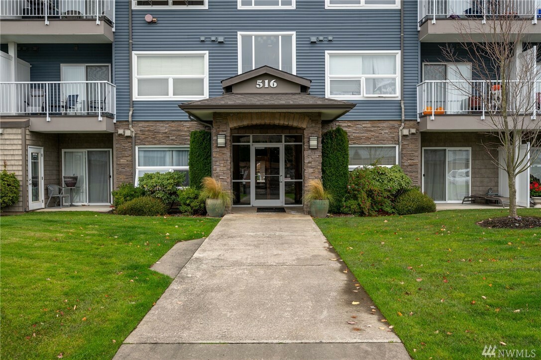 Property Photo:  516 Darby Dr 103  WA 98226 