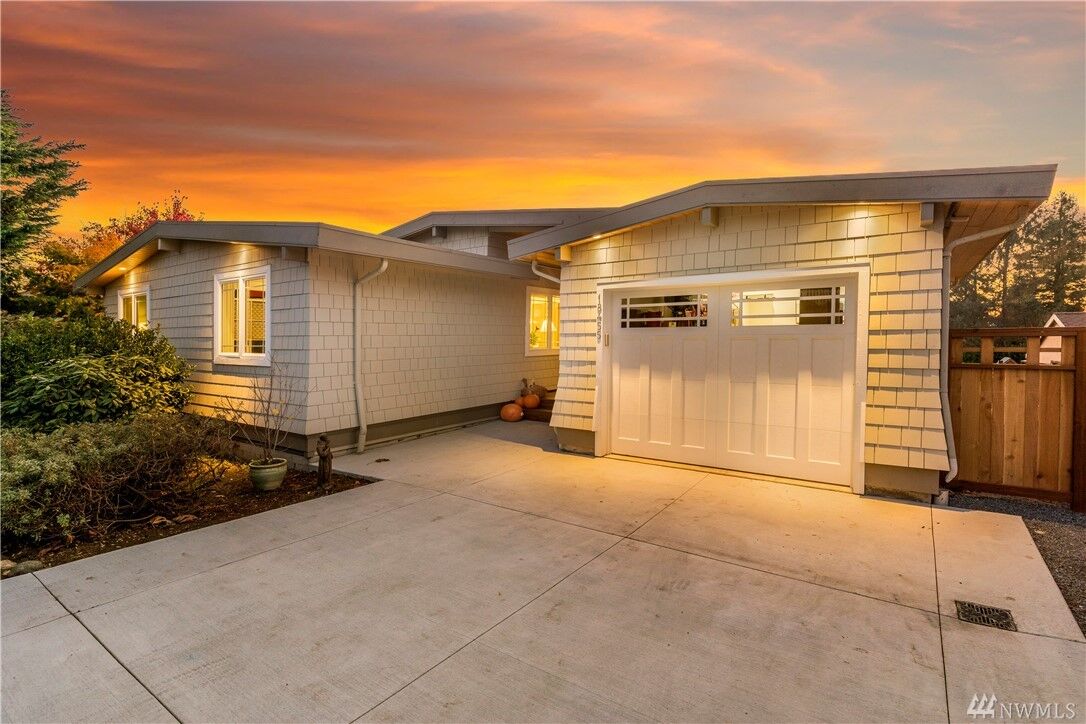 Property Photo:  18455 4th Ave SW  WA 98166 
