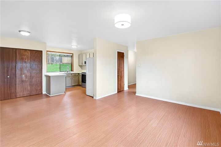 Property Photo:  6508 103rd Ave NE  WA 98033 