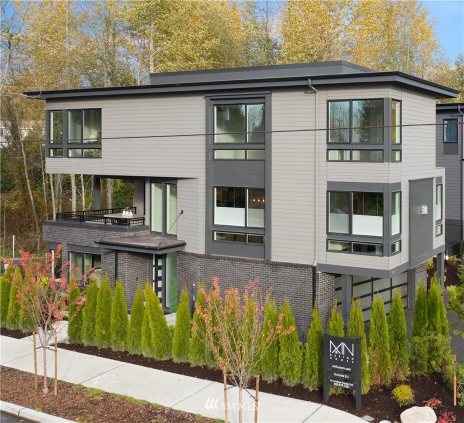 Property Photo:  764 State Street S  WA 98033 