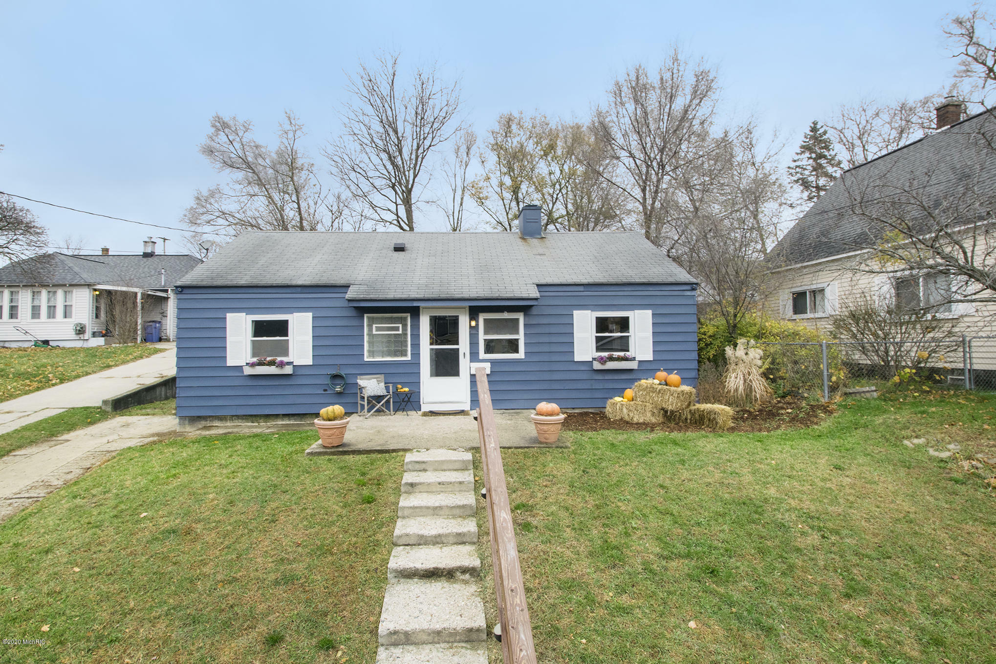 Property Photo:  1047 Hollywood Street NE  MI 49505 