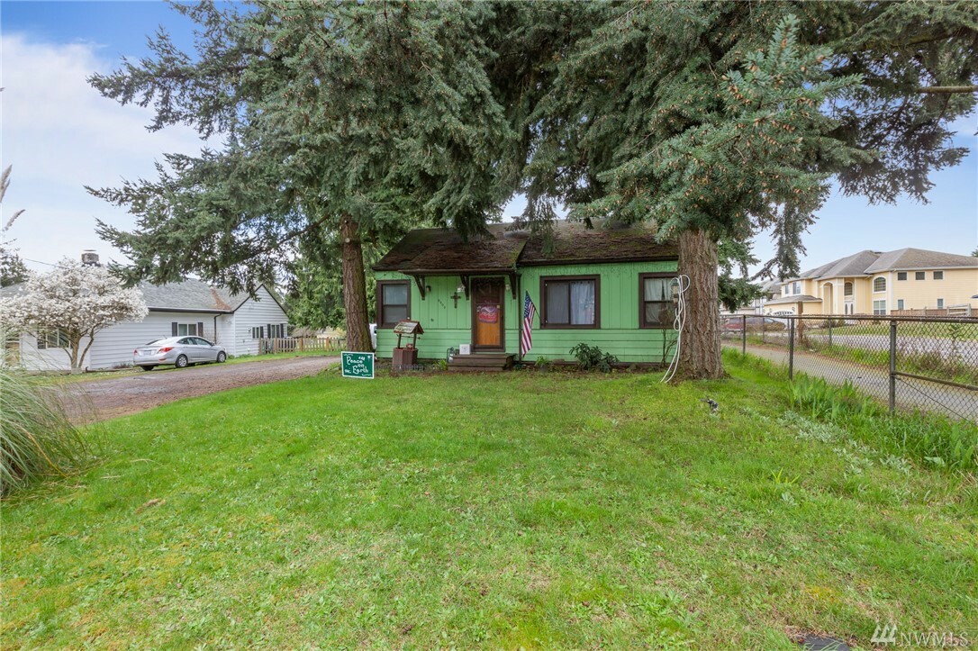 Property Photo:  3003 S 146th St  WA 98168 