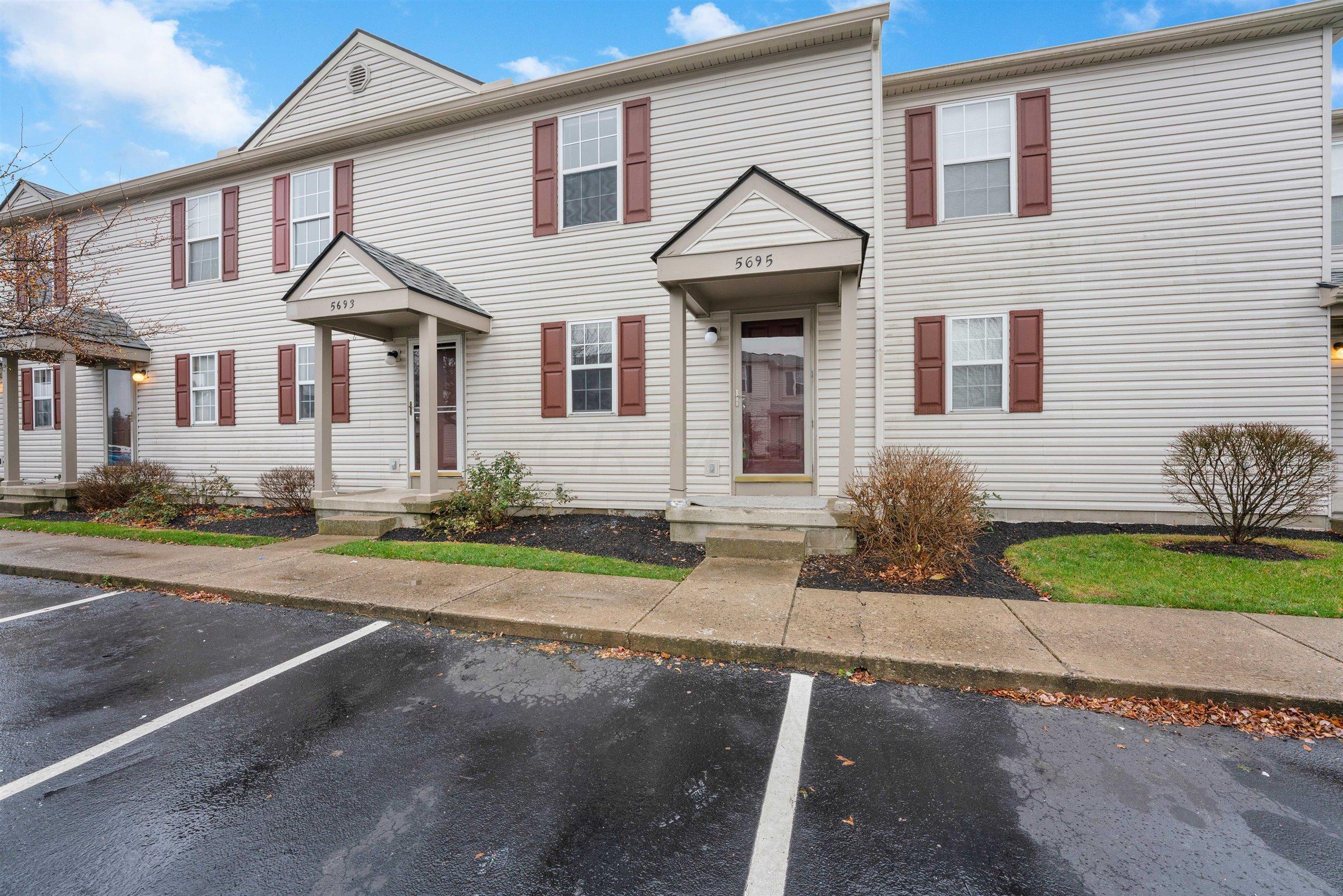 Property Photo:  5695 Kilbury Lane  OH 43026 