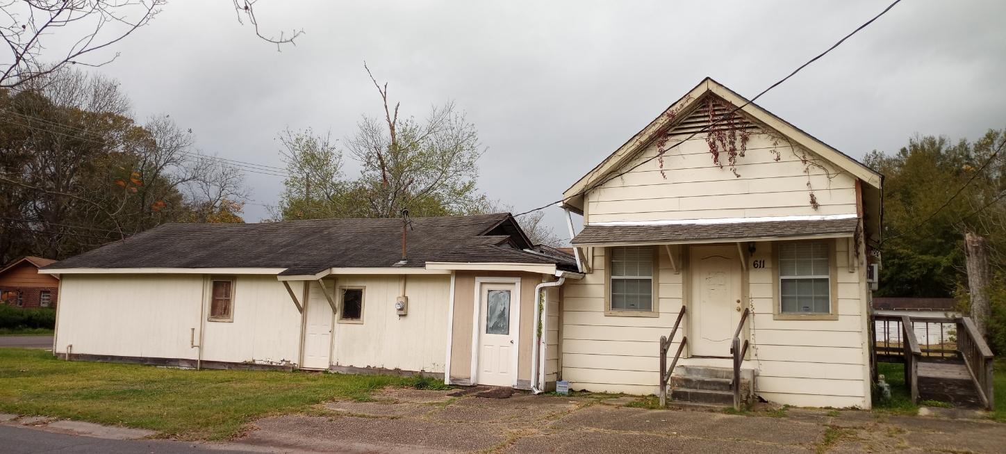 Property Photo: 611 Dumas Ave. MS 39401