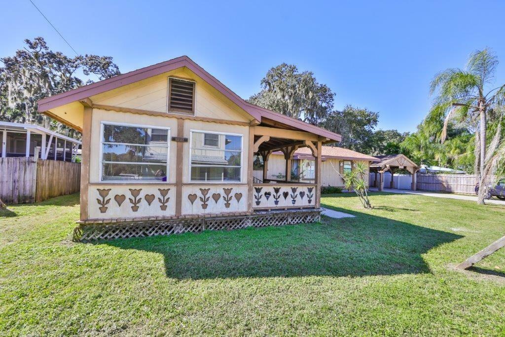 Property Photo:  11207 Casa Loma Drive  FL 33569 